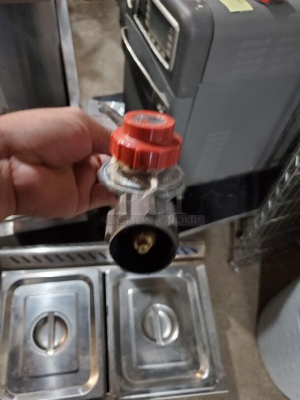 2-Pan LP Gas Bain-Marie Buffet Food Warmer 2-1/2Pans Propane
Like New - Image 4 of 5