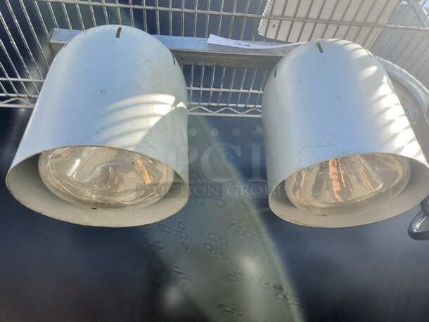 2 Bulb Free Standing Heat Lamp / Food Warmer
500W
20V - Image 3 of 3