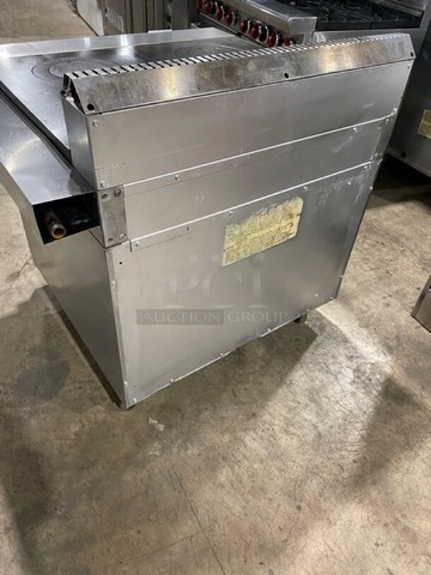 US Range Commercial Natural Gas Powered French Top/ Hot Plate Stove! With Oven Underneath! All Stainless Steel! On Casters! Model: C83611 - Image 4 of 10