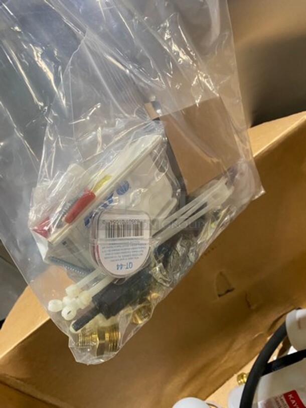 ALL ONE MONEY! MISCELLANEOUS! Includes Spray Bottles And More! - Image 3 of 7