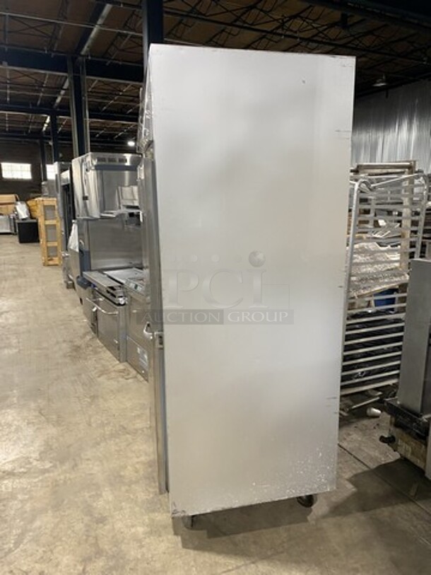 Traulsen One Solid Door Stainless Steel Reach In Cooler! Model G10011 Serial T05621H15! 115V 1 Phase! On Casters! - Image 3 of 9