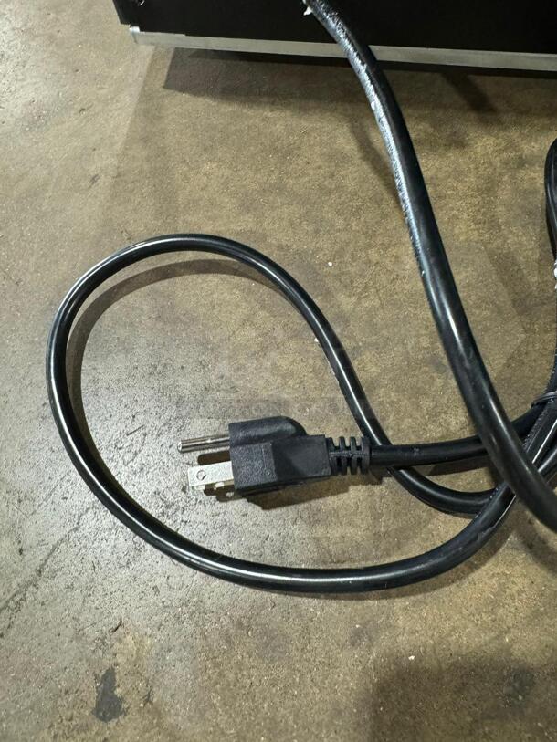 BRAND NEW IN BOX! GCT-6 Metal Commercial Mini Display Cooler Merchandiser. Working And Removed! - Image 5 of 12