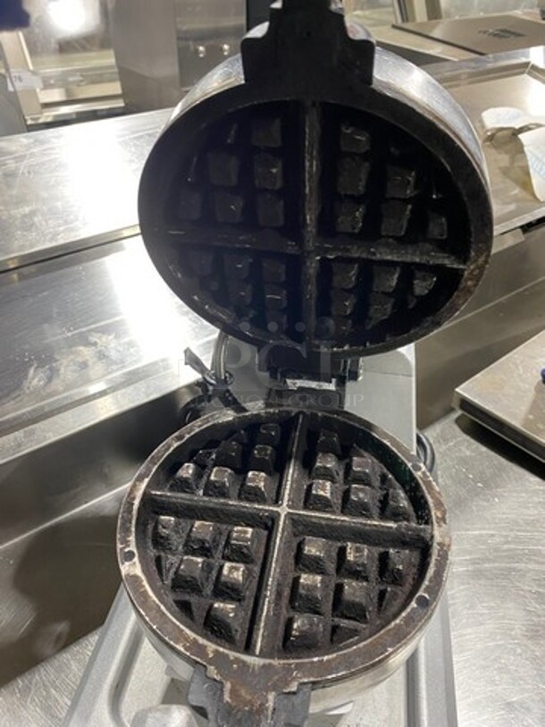 Waring Commercial Countertop Waffle Maker! - Image 6 of 9
