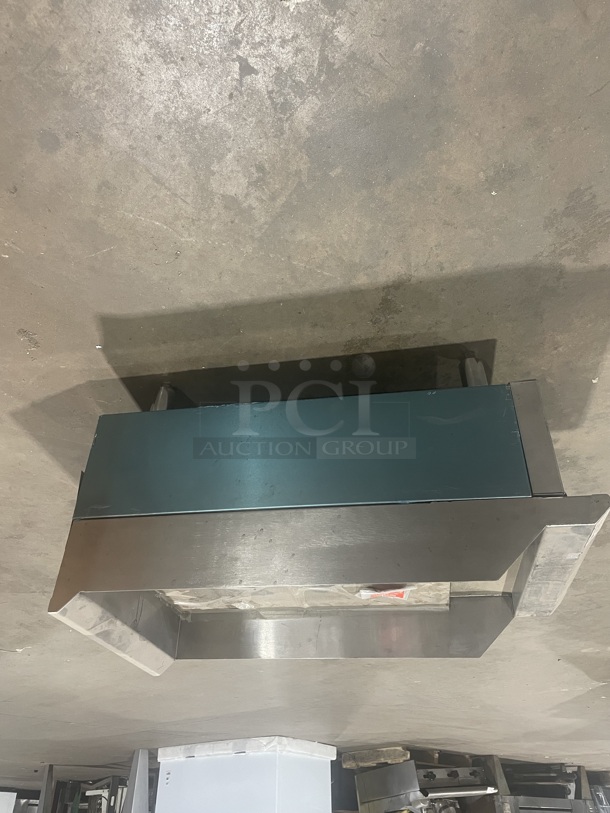 Rocket Commercial Countertop Gas Powered Flat top Griddle! With Back And Side Splashes! All stainless Steel! On Legs! Working When Removed! MODEL: RCPGT15GCT - Image 4 of 5