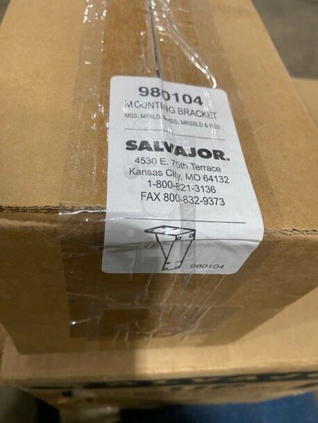 New In Box! Salvajor Heavy Duty Commercial Garbage Disposal! Model 100! With Bracket!  - Image 3 of 5