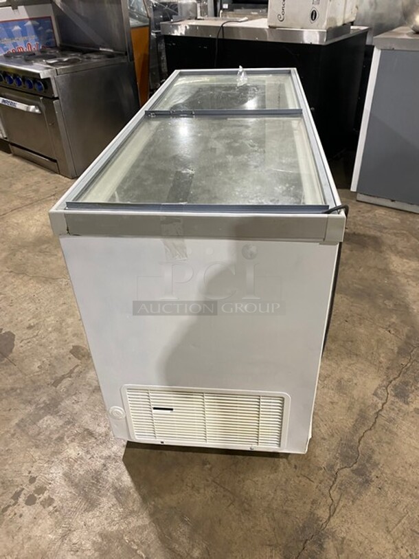 Vestfrost Commercial Ice Cream Freezer Merchandiser! With 2 Sliding Top Doors! Model SCF1710 Serial 20092424877! 115V! - Image 3 of 7