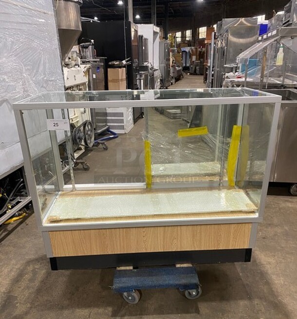 New Out The Box Display Case Merchendiser! - Image 1 of 9