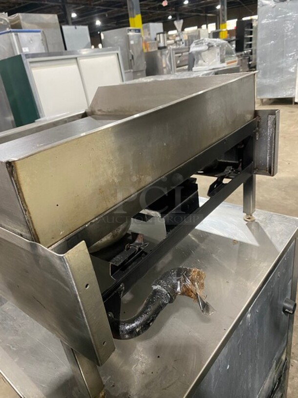 Jade Range Commercial Countertop Natural Gas Powered Flat Top Griddle! With Back And Side Splashes! All Stainless Steel! On Small Legs! - Image 4 of 7