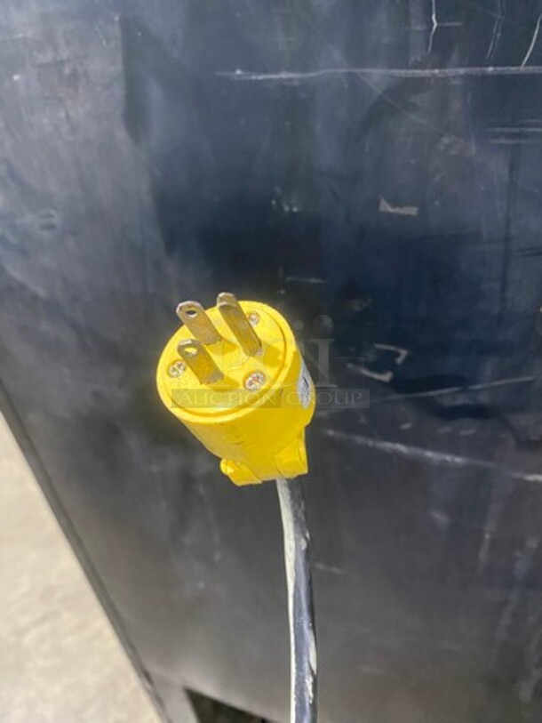 Vendo Commercial Drink Vending Machine! With Bill And Coin Acceptor! With Keys! - Image 12 of 12