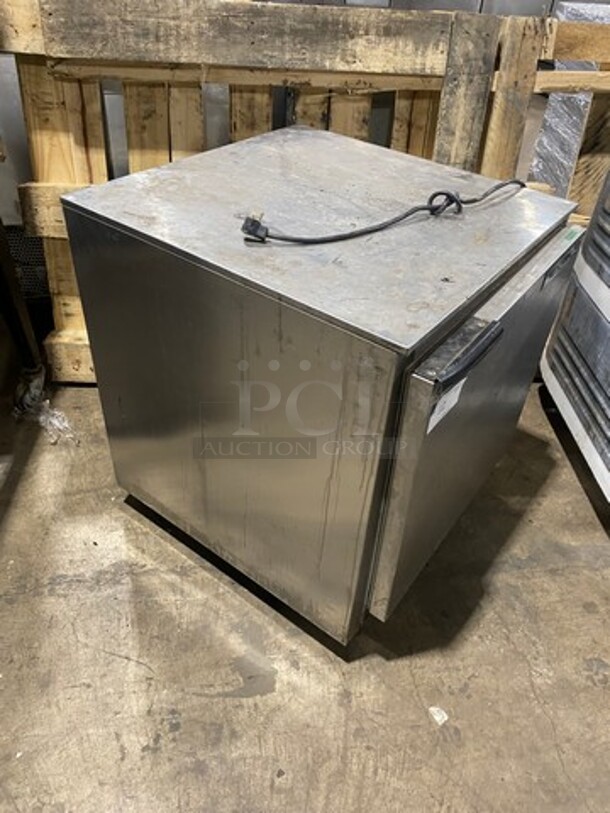 Beverage Air Commercial Single Door Undercounter Cooler! With Poly Coated Racks! Stainless Steel! On Casters! Model: UCR27A 115V 60HZ 1 Phase - Image 4 of 6