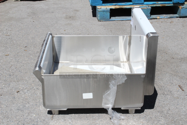 BRAND NEW SCRATCH & DCENT! Regency 600SMFS2124 18-Gauge 304 Stainless Steel Standing Mop Sink - 21" x 24" x 8" 23x24x35 - Image 4 of 6
