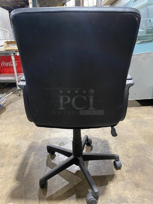 Black Cushioned Swivel Office Chair! With Arm Rests! - Image 3 of 5