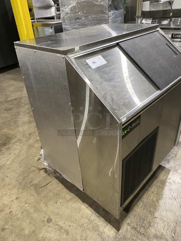Nice! Ice-O-Matic Under The Counter Ice Machine! Model EF250A32S! Serial Number 09091280012386 ! 115 Volts! On Legs ! - Image 2 of 7