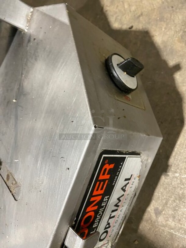 Auto Doner Commercial Countertop Natural Gas Powered Vertical Broiler Gyro Machine! All Stainless Steel! Model: G300 SN: 34296 - Image 7 of 10