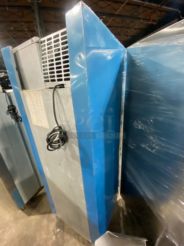 Traulsen Commercial Single Door Reach In Freezer! All Stainless Steel! On Legs! Model: RLT132WUTFHS SN: T176458L11! 115V 60HZ 1 Phase! Working When Removed! 
 - Image 4 of 9