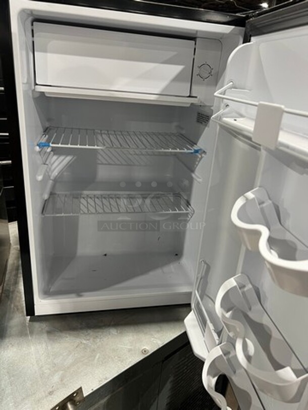 Haier Black Mini Fridge! With Poly Coated Racks And Shelves! Model: HC27SW20RB - Image 3 of 11