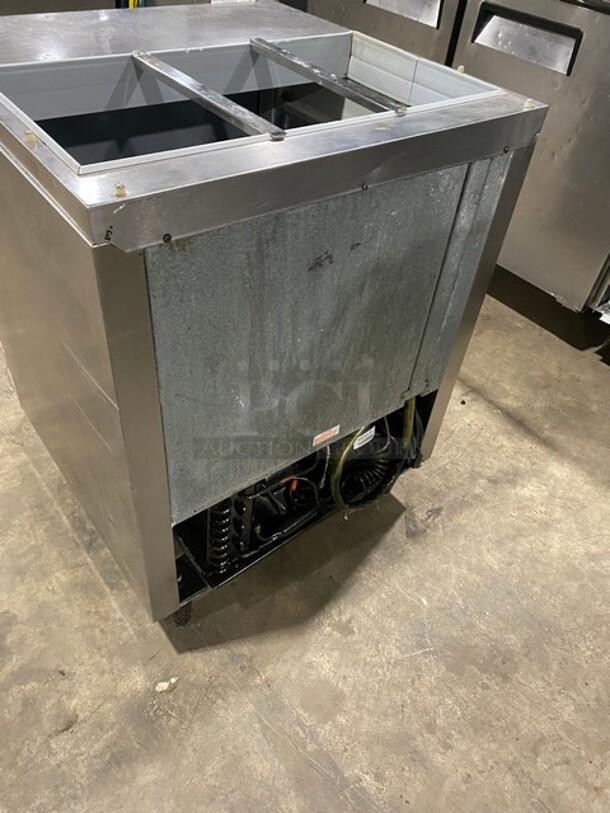 Beverage Air Commercial Refrigerated Sandwich Prep Table! With Single Door Underneath Storage Space! All Stainless Steel! On Legs! Model: SUR27 SN: 4405618 115V 60HZ 1 Phase - Image 4 of 8