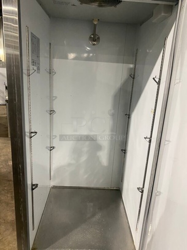Ustar Reach-in Freezer! Stainless Steel! On Commercial Casters! Model USRF1DE 115V - Image 5 of 9