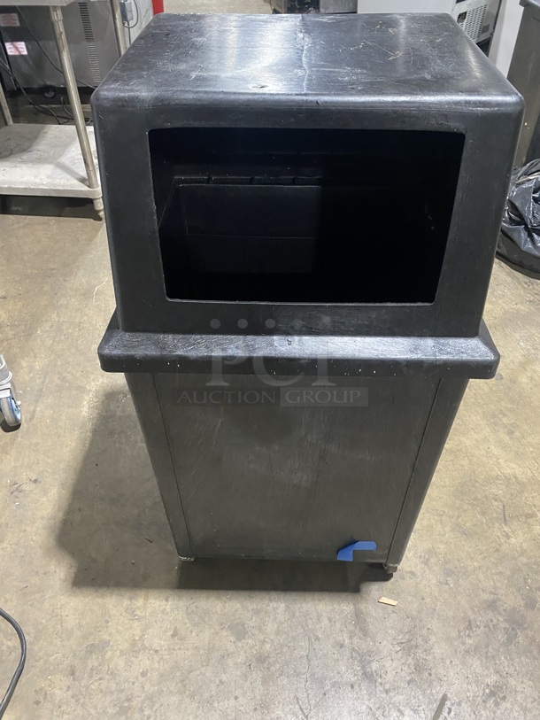 Continental Poly Heavy-duty Garbage Dumpster! On casters! - Image 3 of 5
