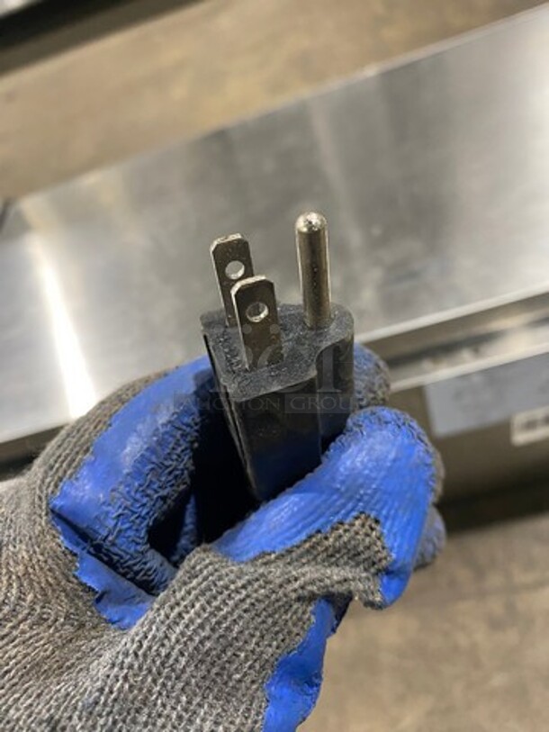 Avantco Commercial Countertop Electric Powered Food Warmer! Stainless Steel Body! - Image 9 of 10