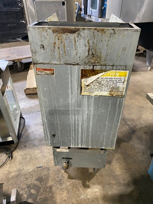 Therma Tek Commercial Natural Gas Powered Deep Fat Fryer! With Side Splashes! With 2 Metal Frying Baskets! All Stainless Steel! On Legs! Model: GF90 SN: 06201544048 - Image 4 of 8