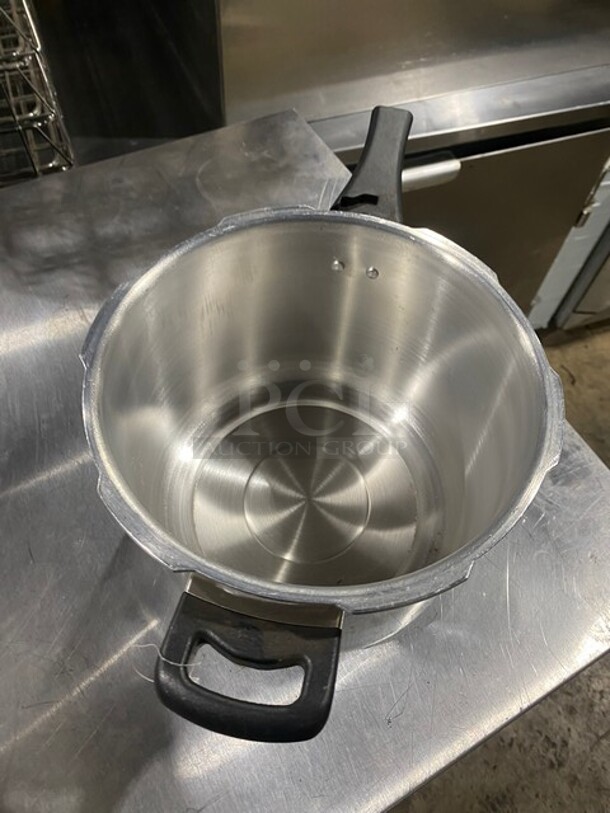 Bella Pressure Cooker! With Lid! - Image 3 of 5