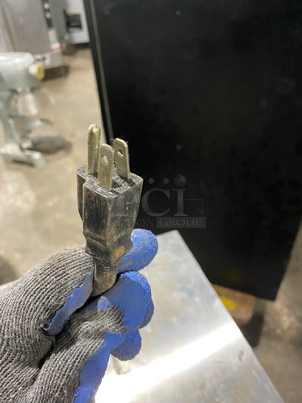 Wisco Commercial Countertop Food Warming Display Case! With Metal Racks! Glass All Around Showcase Style! Model: 925W073 SN: 2059 120V - Image 7 of 7