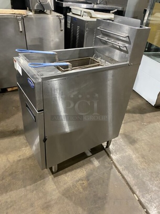 Atosa Commercial Natural Gas Powered Deep Fat Fryer! With 2 Metal Frying Baskets! All Stainless Steel! On Legs! - Image 2 of 8