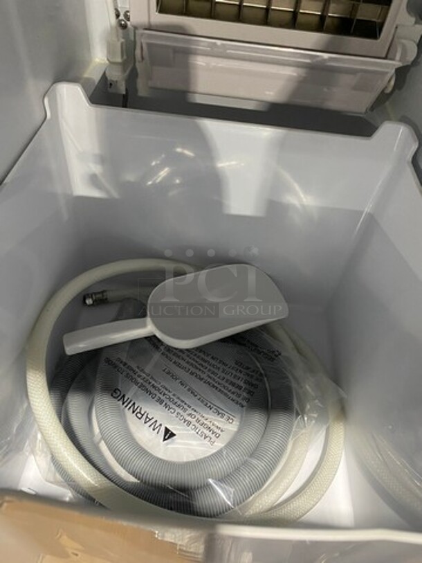 NEW! OUT OF THE BOX! SCRATCH-N-DENT! Whynter Undercounter Built In Ice Maker! 25LB Ice Capacity! All Stainless Steel! Model: UIM502SS 115V - Image 7 of 9