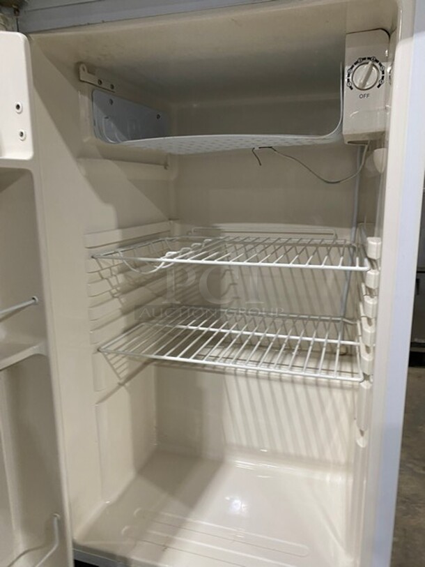 Nice! Avanti White Mini Fridge! With Poly Shelves! - Image 6 of 8