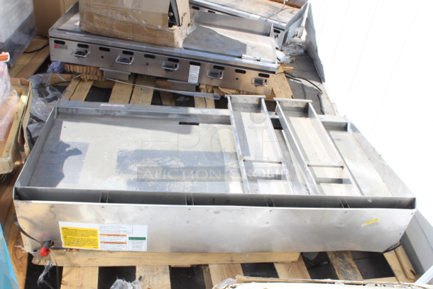 BRAND NEW SCRATCH & DENT! Wolf by Vulcan AGM60-NAT Natural Gas 60" Heavy-Duty Gas Countertop Griddle with Manual Controls - 135,000 BTU. Missing legs and minor denting.  - Image 4 of 5