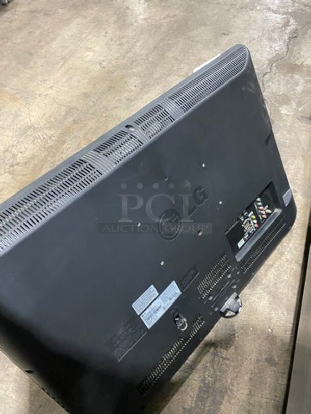 LG 32" Screen TV! Model: 32LK330UB SN: 105WTGG2J471 100/240V - Image 3 of 8