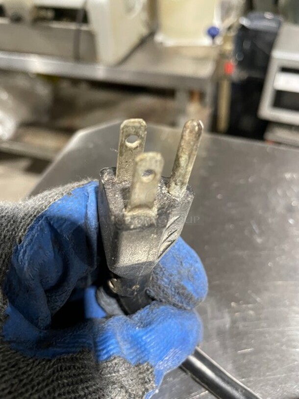 Attias Commercial Countertop Meat Grinder! All Stainless Steel! On Legs! 115V 1 Phase! Model: SM7651! - Image 7 of 7