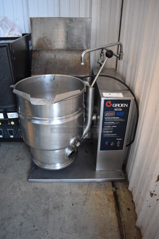 Groen TDH-20 Stainless Steel Commercial Countertop Natural Gas Powered 20 Quart Tilting Kettle. 25x32x36