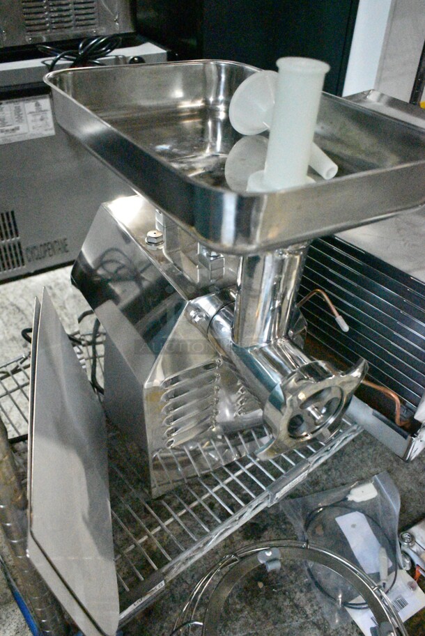 BRAND NEW SCRATCH AND DENT! Avantco 177MG12R MG12R #12 Meat Grinder with Reverse Setting. 110 Volts, 1 Phase. Tested and Working! - Image 3 of 8
