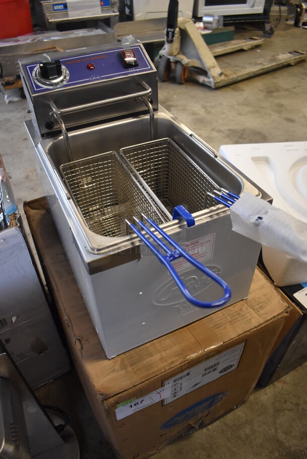 BRAND NEW IN BOX! Globe PF16E Stainless Steel 16 lb. Electric Countertop Fryer w/ 2 Metal Fry Baskets. 208/240 Volts, 1 Phase. 11x18x15. Tested and Working! - Image 3 of 6