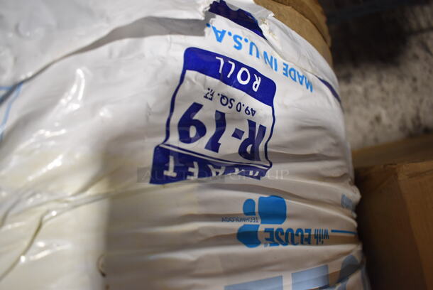 ALL ONE MONEY! Lot of R19 Insulation and Bag - Image 4 of 5
