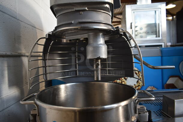 Hobart Legacy HL300 Metal Commercial Floor Style 30 Quart Planetary Dough Mixer w/ Stainless Steel Mixing Bowl and Bowl Guard. 100-120 Volts, 1 Phase. Tested and Working! - Image 5 of 9