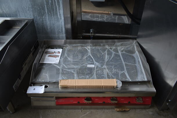BRAND NEW SCRATCH AND DENT! 2023 Avantco 177EG30N Stainless Steel Commercial Countertop Electric Powered Flat Top Griddle. 208/240 Volts, 1 Phase.  - Image 2 of 5