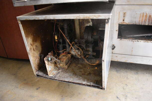 3 Lincoln Impinger Model 1600-015-AL Stainless Steel Commercial Natural Gas Powered Conveyor Pizza Oven on Commercial Casters. Bottom Oven Does Not Have Conveyor Belt. 110,000 BTU. 82x61x66. 3 Times Your Bid! - Image 4 of 9