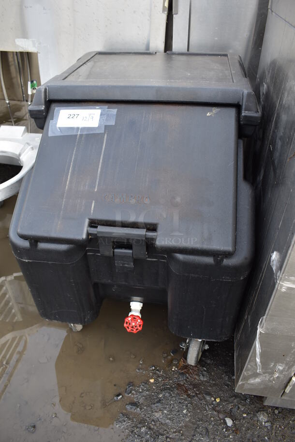 Cambro ICS100L Black Poly Insulated Ice Bin on Commercial Casters. 22x30x27 - Image 2 of 5