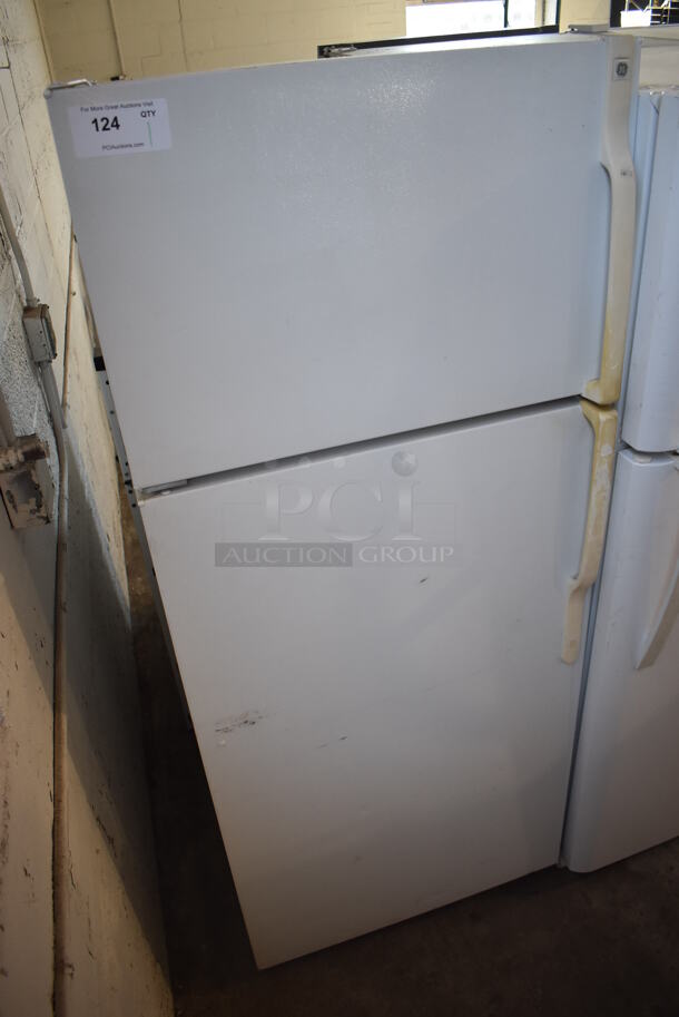 General Electric TBX16SABNLWW Metal Cooler Freezer Combo Unit. 120 Volts, 1 Phase. 28x28x68. Tested and Working! - Image 3 of 8