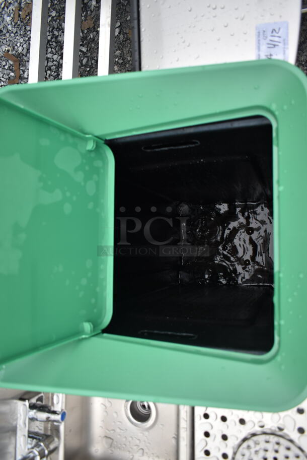 BRAND NEW SCRATCH AND DENT! Rubbermaid 6902078992 Sustain 2078992 23 Gallon Black Single Stream Compost Indoor Square Waste Container - Image 3 of 4