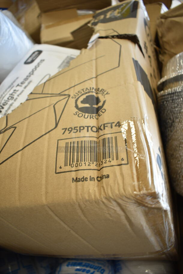 PALLET LOT of 20 BRAND NEW Boxes Including 5001RT600N Lavex Natural Kraft Hardwound Paper Towel, 600 Feet / Roll - 12/Case, 612509LCO Choice 9" Round Standard Weight Foil Take-Out Pan with Board Lid - 200/Case, 795PTOKFT4 Choice Kraft Microwavable Folded Paper #4 Take-Out Container 7 7/8" x 5 1/2" x 3 1/2" - 160/Case, 130WSPOON Choice Medium Weight White Plastic Teaspoon - 1000/Case, 999PTOKFT4 Choice 7 7/8 x 5 1/2" x 3 1/2" Kraft Microwavable Folded Paper #4 Take-Out Container - 40/Pack, 500TW16 Choice 16 oz. Translucent Thin Wall Squat Plastic Cold Cup - 1000/Case. 20 Times Your Bid! - Image 6 of 12