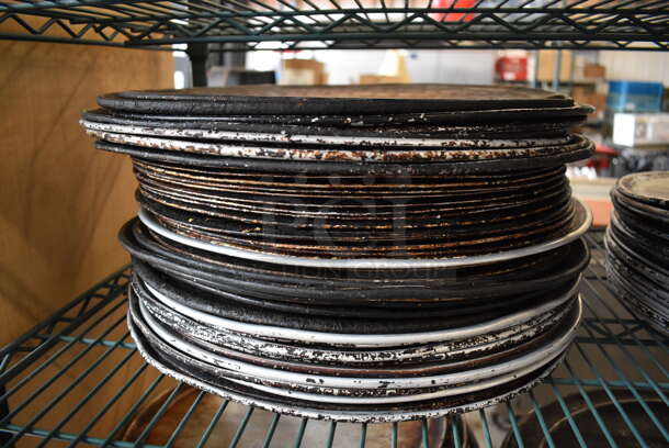 ALL ONE MONEY! Tier Lot of 79 Various Metal Baking Pans and Pizza Screens. Includes 17x17 - Image 4 of 5