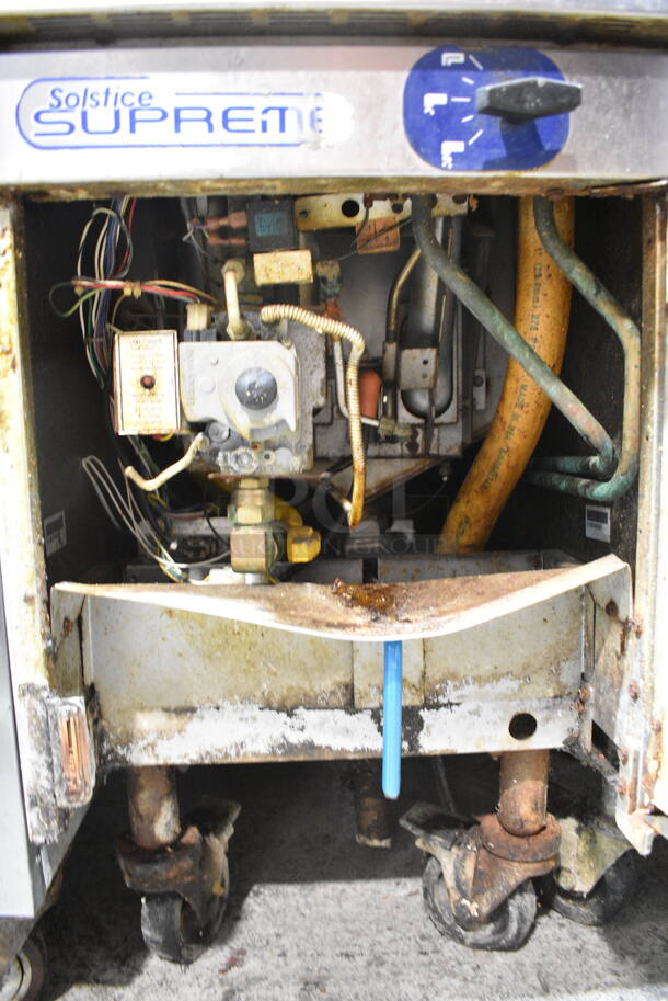 Pitco Frialator SSPG14 Solstice Supreme Stainless Steel Commercial Floor Style Natural Gas Powered Pasta Cooker on Commercial Casters. 60,000 BTU. - Image 4 of 5