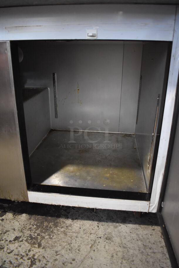Leader ESPT48 S/C Stainless Steel Commercial Pizza Prep Table w/ Oversized Marble Cutting Board on Commercial Casters. 115 Volts, 1 Phase. 48x36x45. Tested and Working! - Image 9 of 10