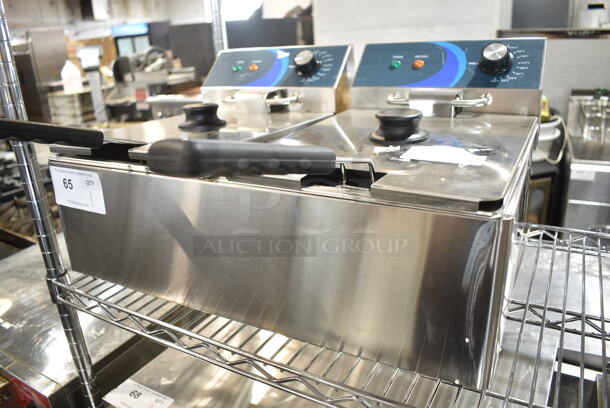BRAND NEW SCRATCH AND DENT! 2023 Hoocoo FRY-20L Stainless Steel Commercial Countertop Electric Powered 2 Bay Deep Fat Fryer w/ 2 Metal Baskets and 2 Lids. 120 Volts, 1 Phase.
 - Image 3 of 9