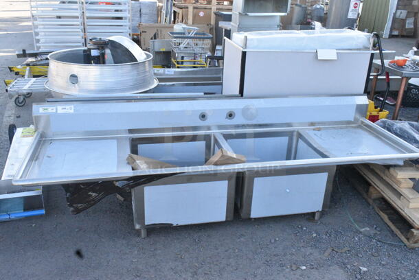 BRAND NEW SCRATCH AND DENT! Regency 600S22424224 98" 16 Gauge Stainless Steel Two Compartment Commercial Sink with Stainless Steel Legs, Cross Bracing, and 2 Drainboards - 24" x 24" x 14" Bowls. No Legs. - Image 2 of 6