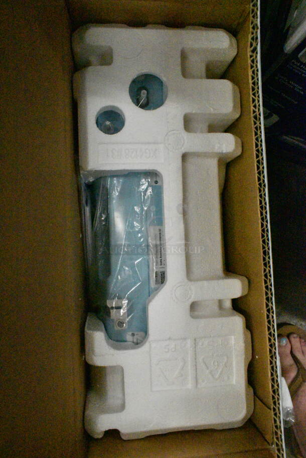 3 Items Including IN ORIGINAL BOX! Bissell Crosswave Cordless Max Vacuum Cleaner and 2 BRAND NEW! Brother RLX3817A Sewing Machine. 3 Times Your Bid!  - Image 9 of 10